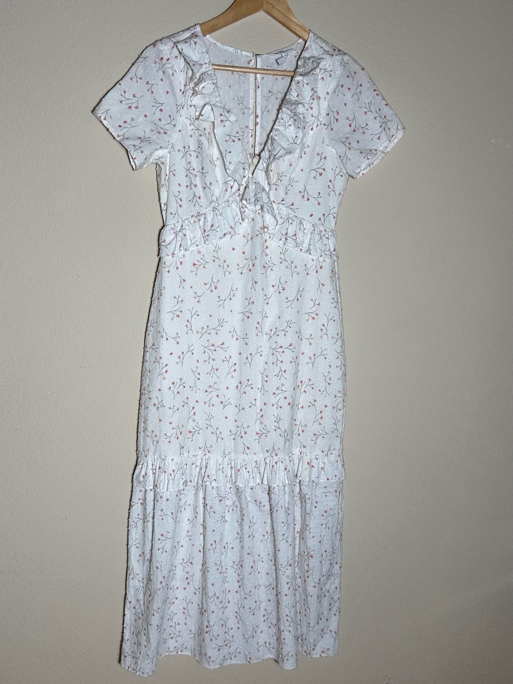 BCBGeneration White Pink Floral Ruffle V-Neck Short Sleeve Maxi Dress Size 4